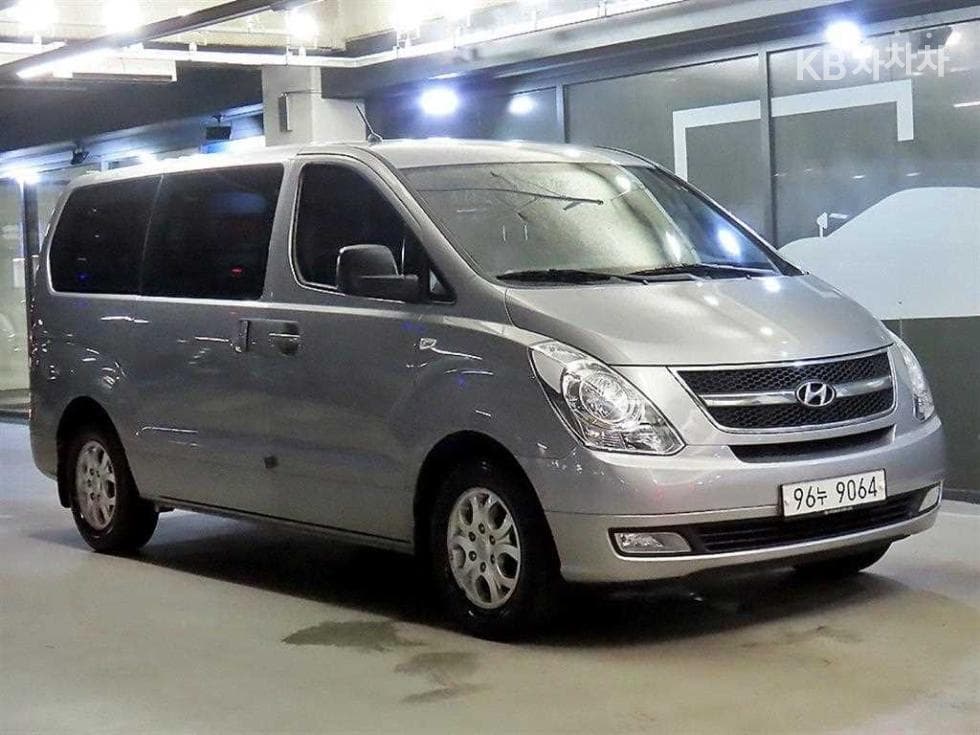 Хюндай Гранд Старекс 3Местен승 Ван CVX Deluxe - Image 1
