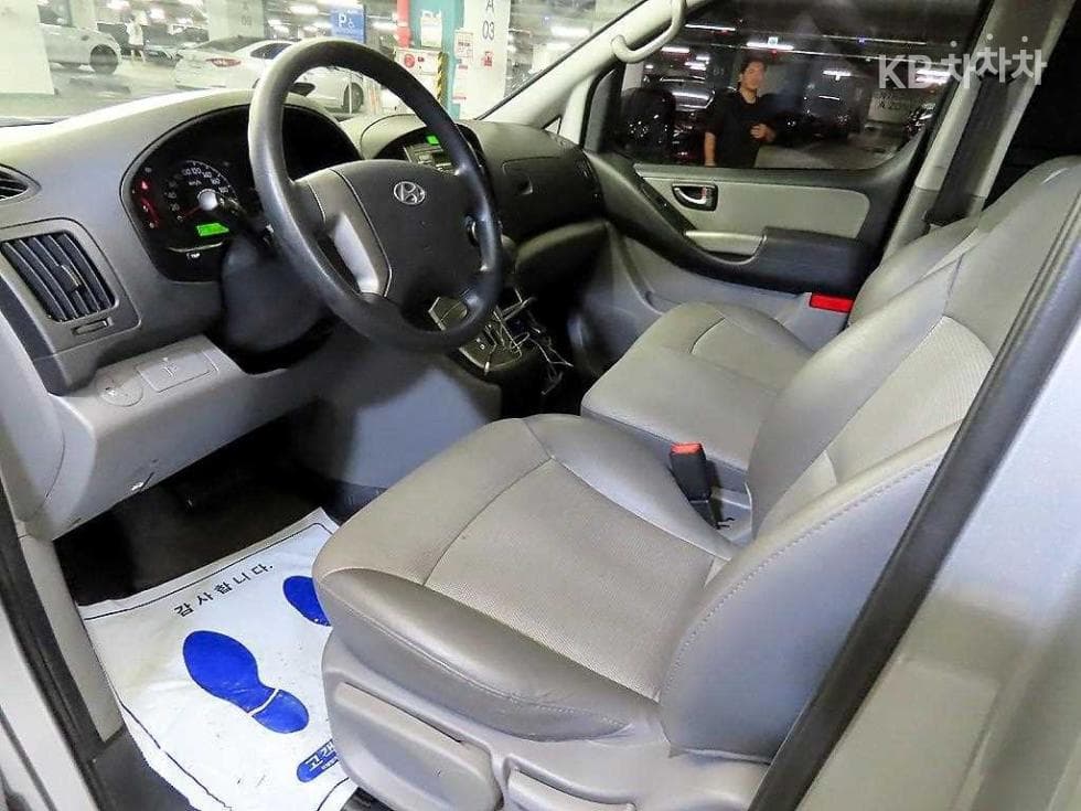 Hyundai Grand Starex3Seater승 Van CVX Deluxe - 10