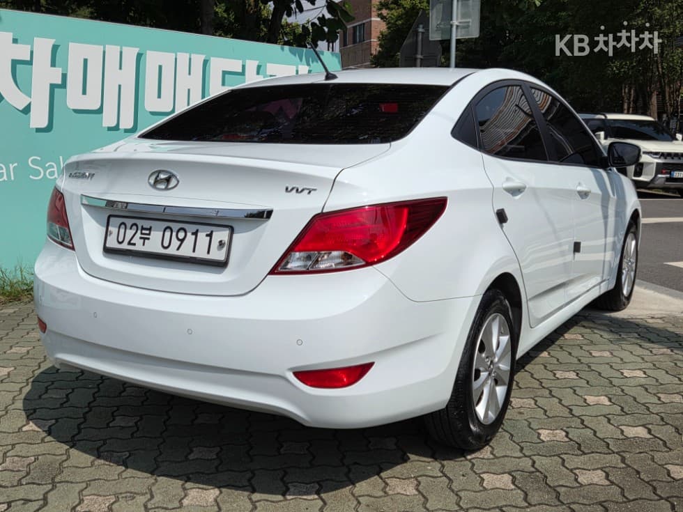 Hyundai Accent(신형)1.4 VVT Modern - 2