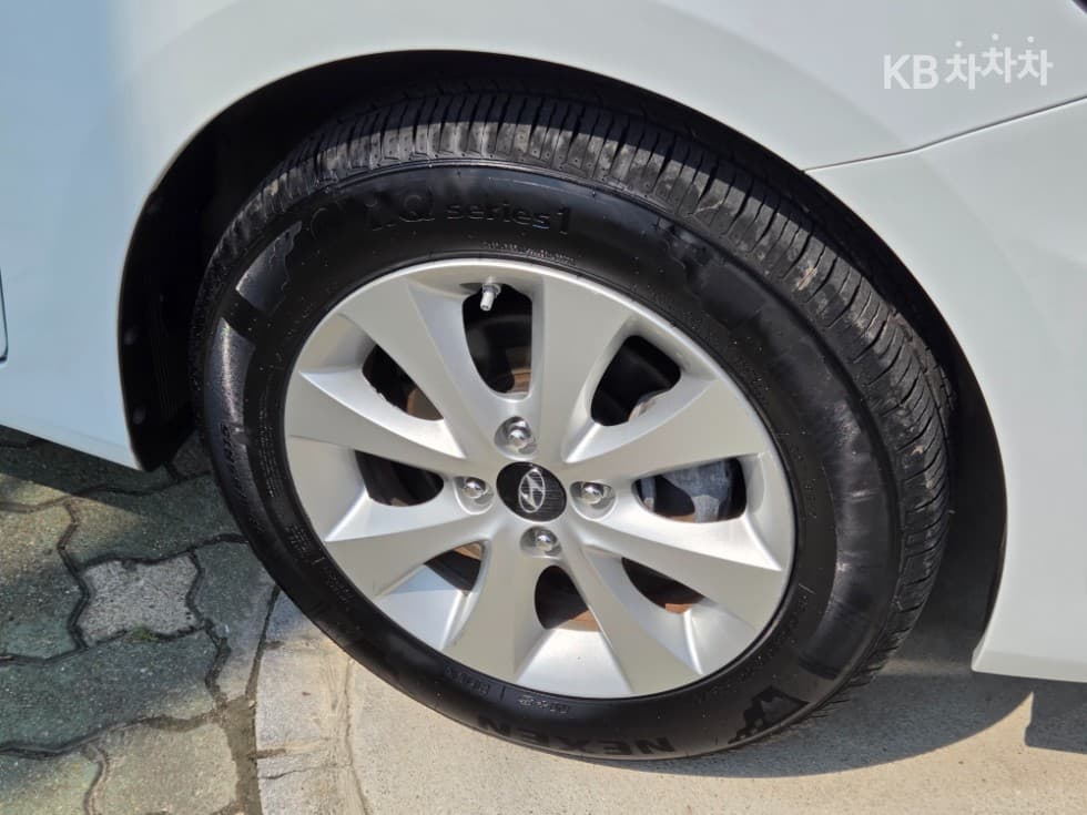 Hyundai Accent(신형)1.4 VVT Modern - 5