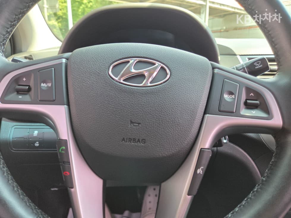 Hyundai Accent(신형)1.4 VVT Modern - 16
