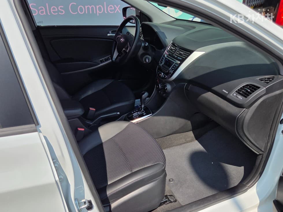 Hyundai Accent(신형)1.4 VVT Modern - 20