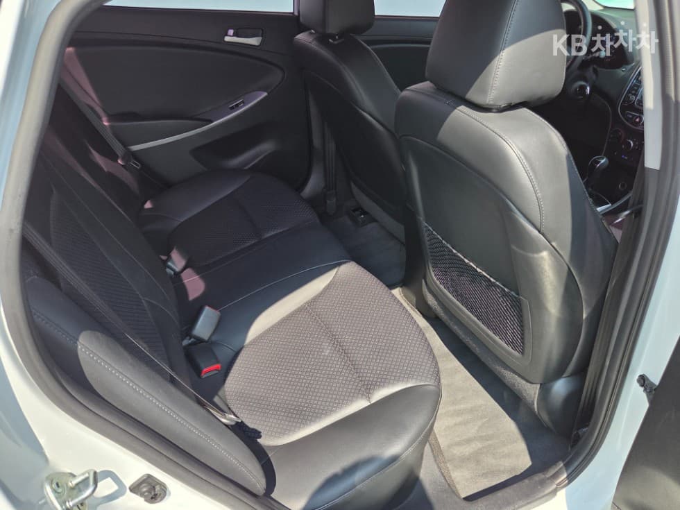 Hyundai Accent(신형)1.4 VVT Modern - 22