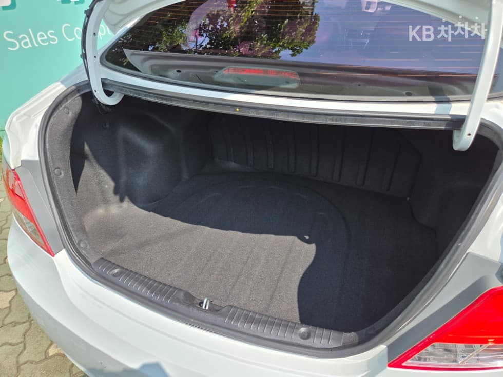 Hyundai Accent(신형)1.4 VVT Modern - 23