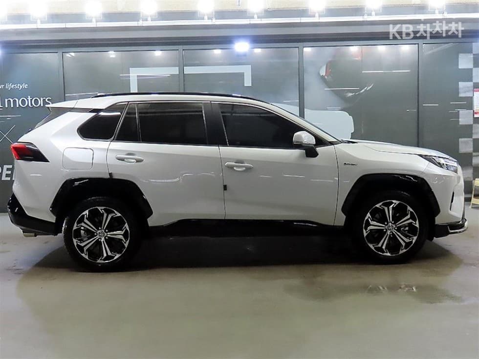 Toyota New RAV42.5 PHEV XSE - 3
