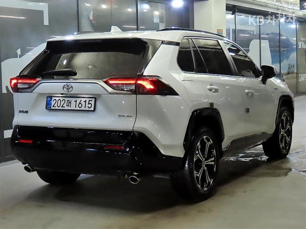 Toyota New RAV42.5 PHEV XSE - 4