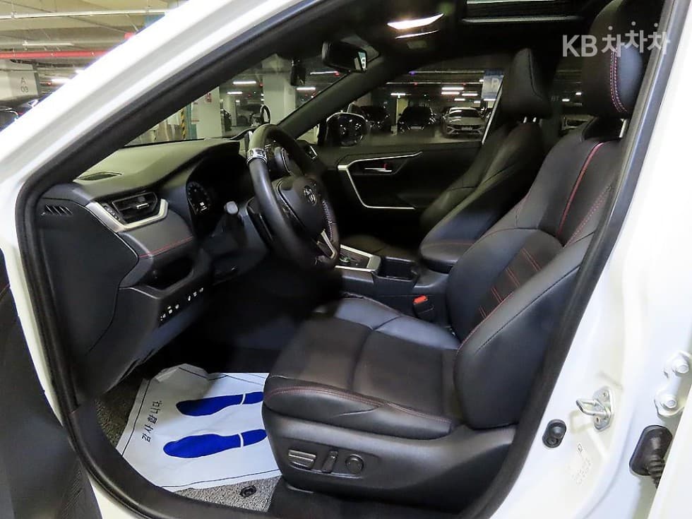 Toyota New RAV42.5 PHEV XSE - 6