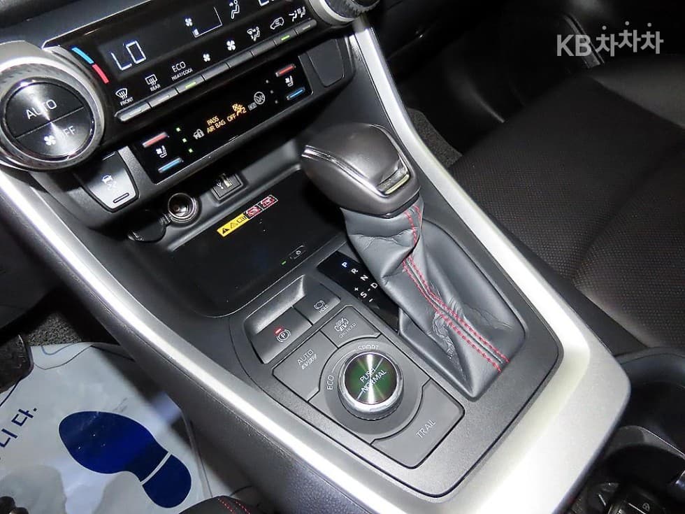Toyota New RAV42.5 PHEV XSE - 12