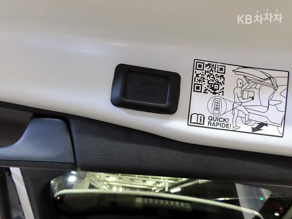 Toyota New RAV42.5 PHEV XSE - 16