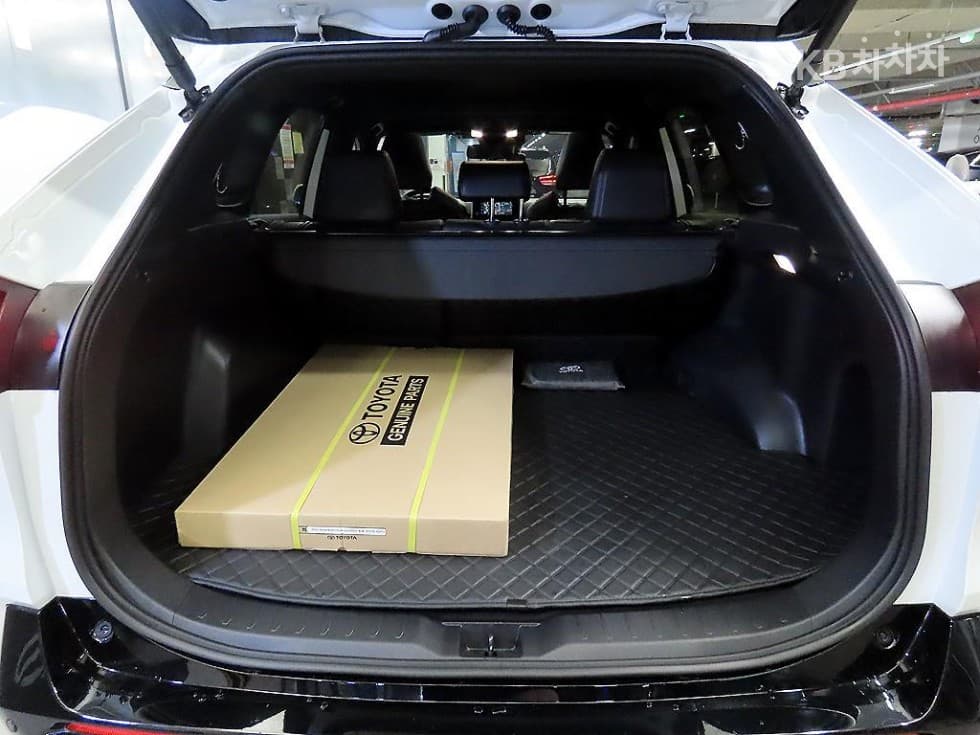 Toyota New RAV42.5 PHEV XSE - 17