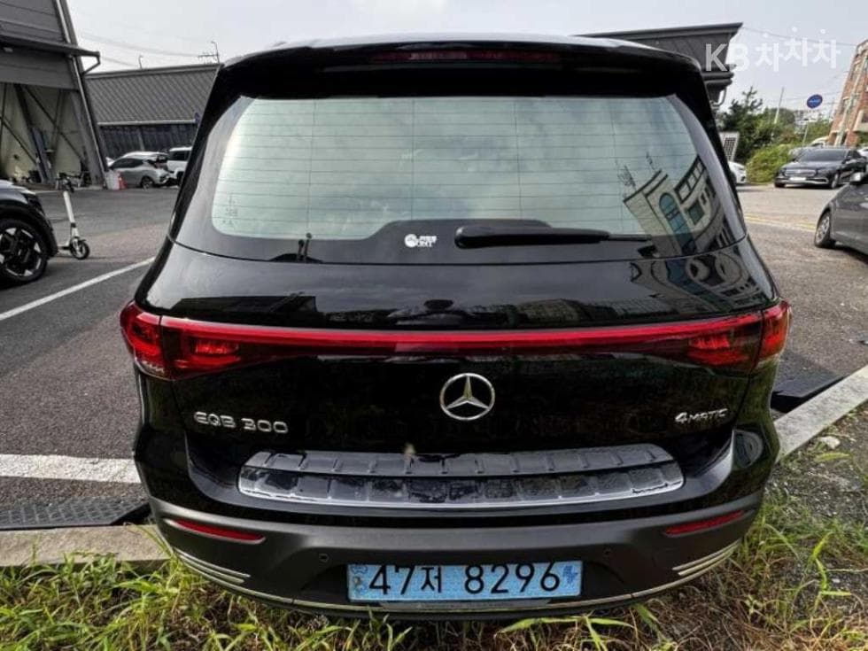 Mercedes-Benz EQB (X243)EQB 300 4Matic Standard - 4