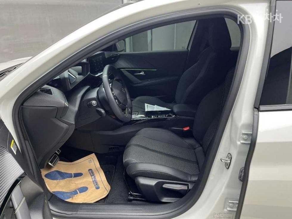 Peugeot e-208GT - 5