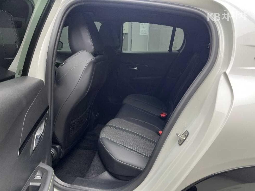 Peugeot e-208GT - 6