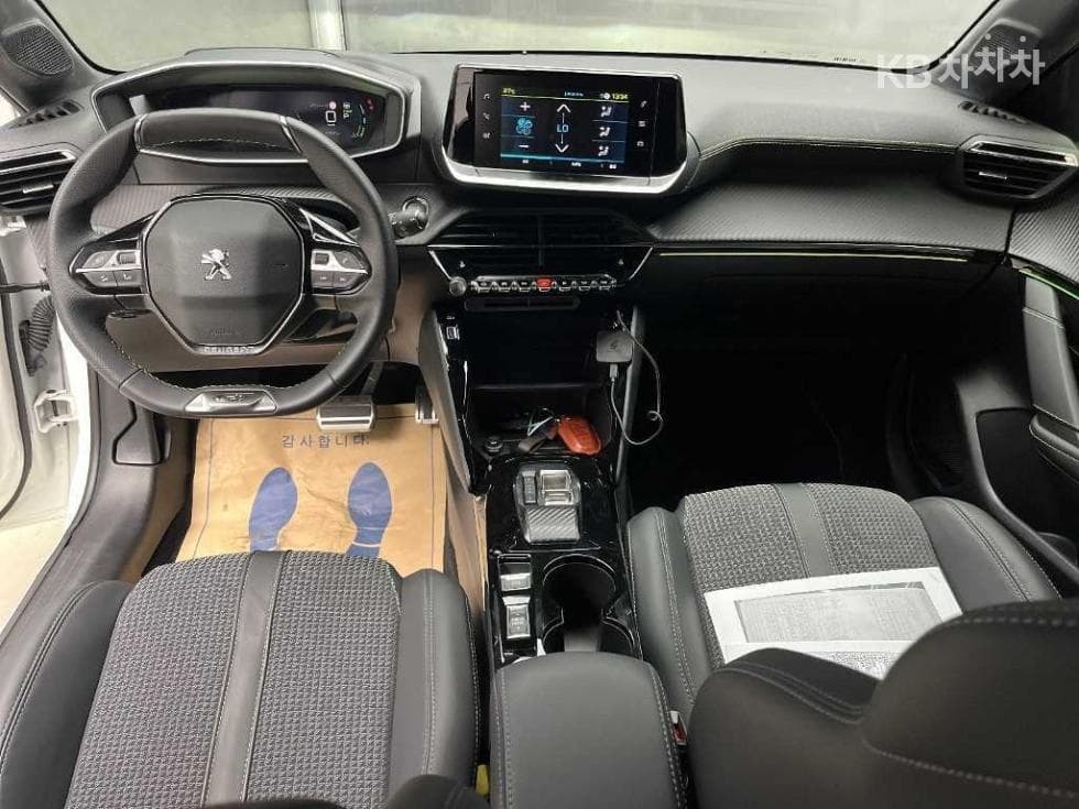 Peugeot e-208GT - 7