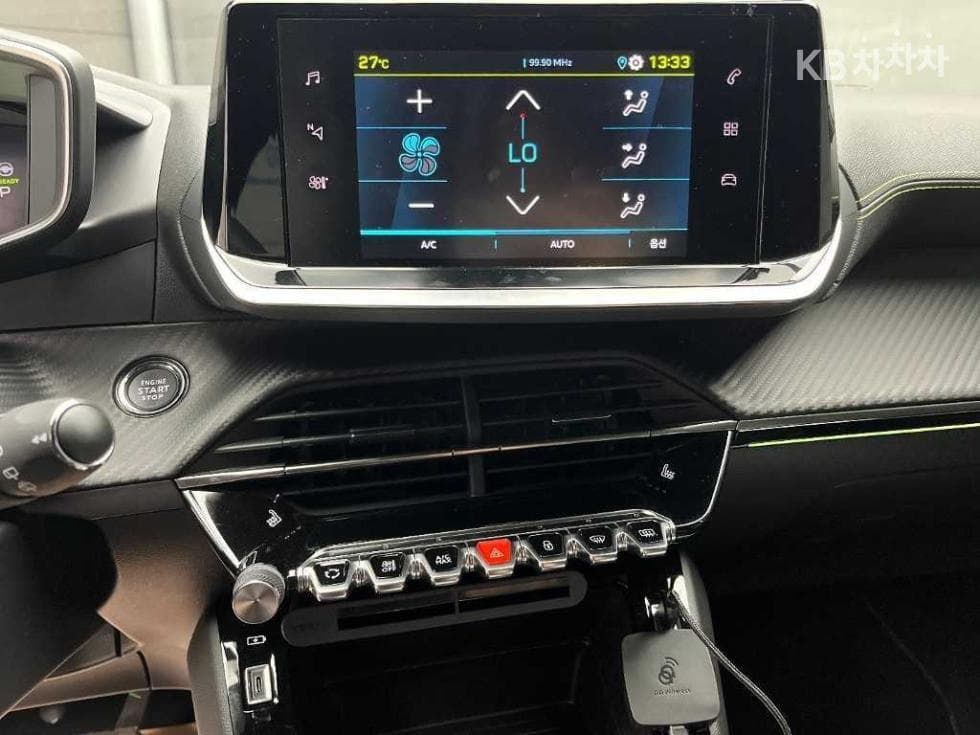 Peugeot e-208GT - 12