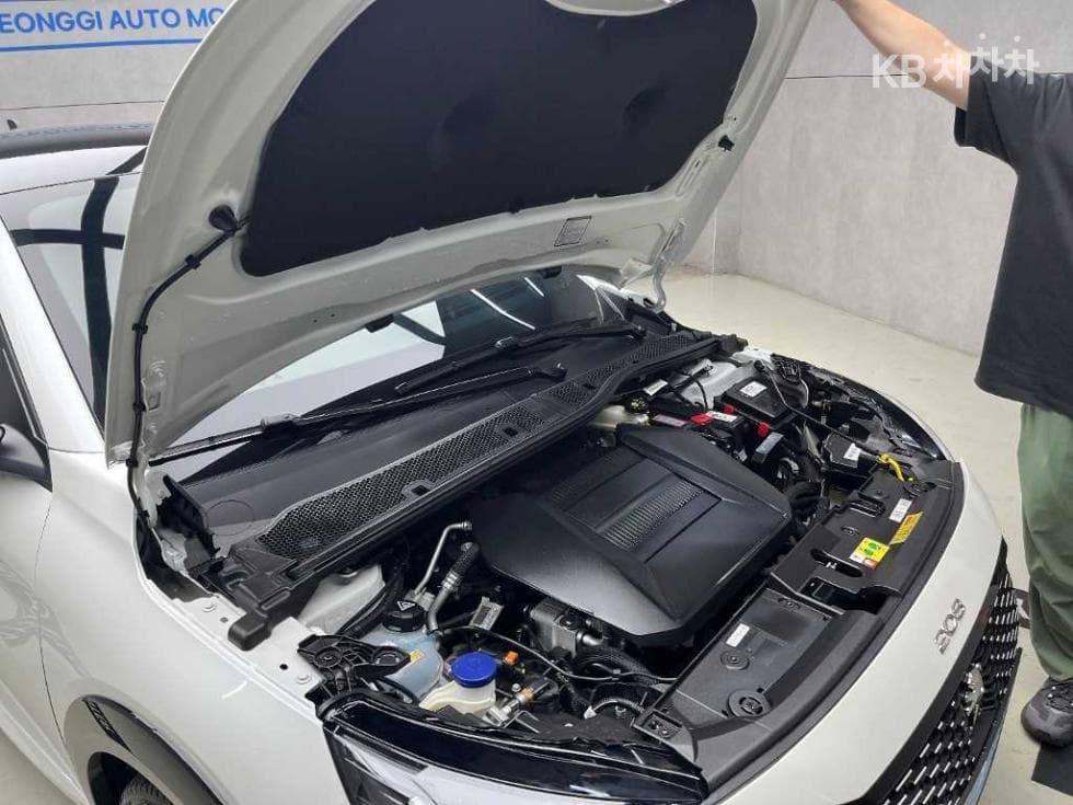Peugeot e-208GT - 15