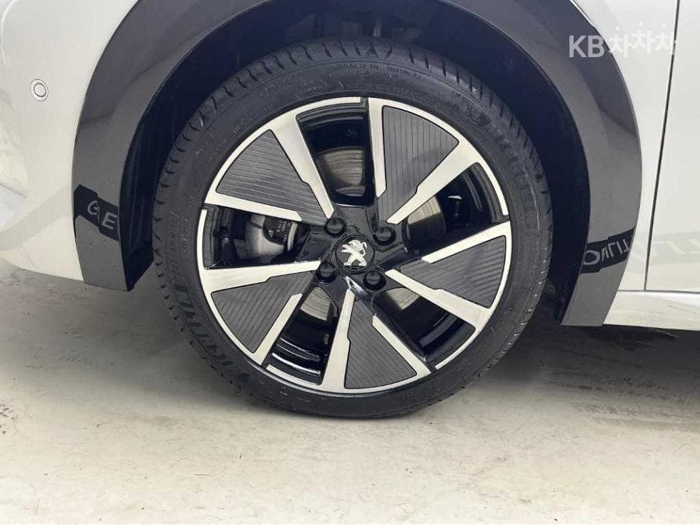 Peugeot e-208GT - 16