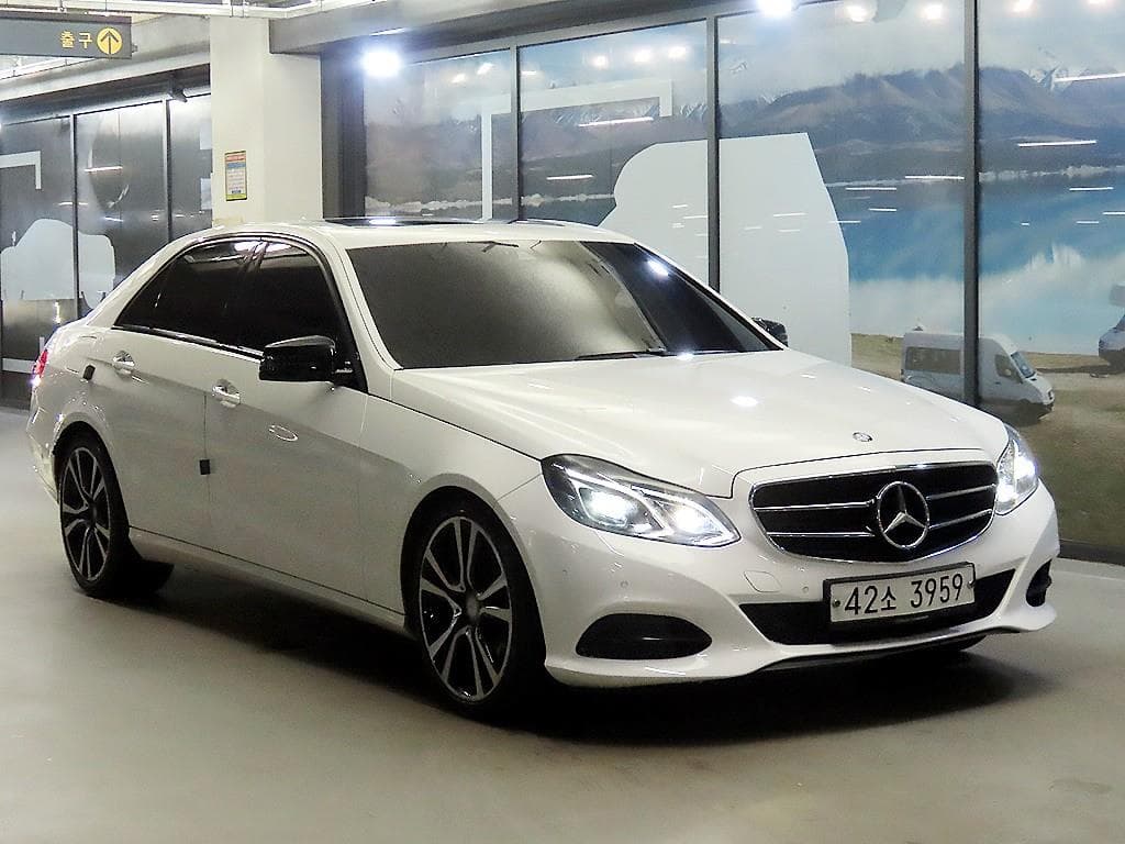 Mercedes-Benz New E-Class E220 블루텍 Avantgarde 스포츠 W212(15~) - Image 1