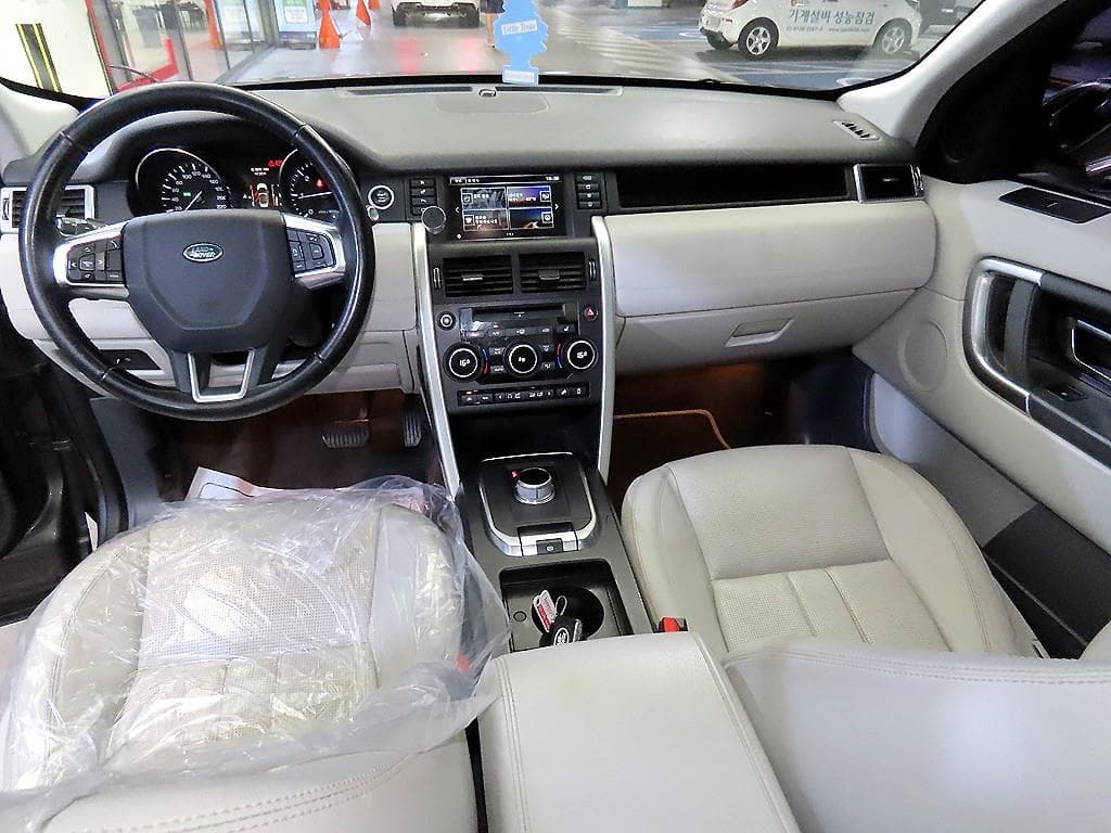 Land Rover 디스커버리 스포츠2.0 TD4 HSE Luxury - 10
