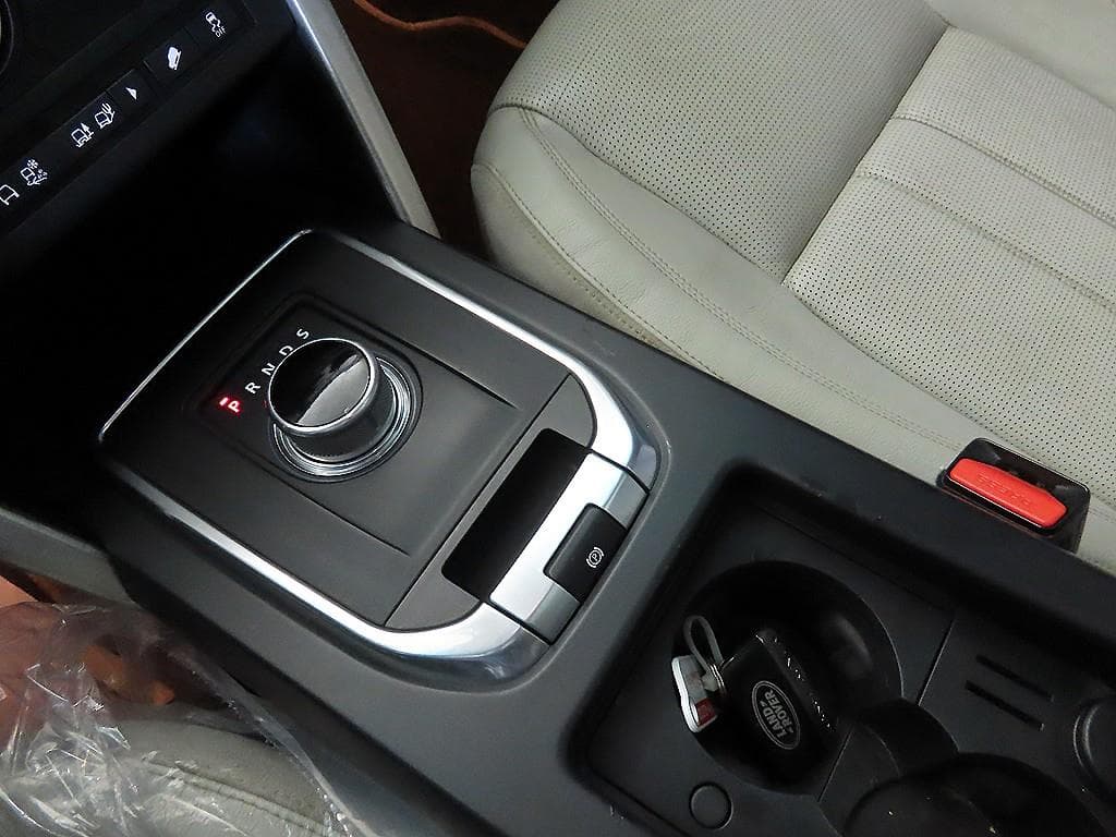 Land Rover 디스커버리 스포츠2.0 TD4 HSE Luxury - 12