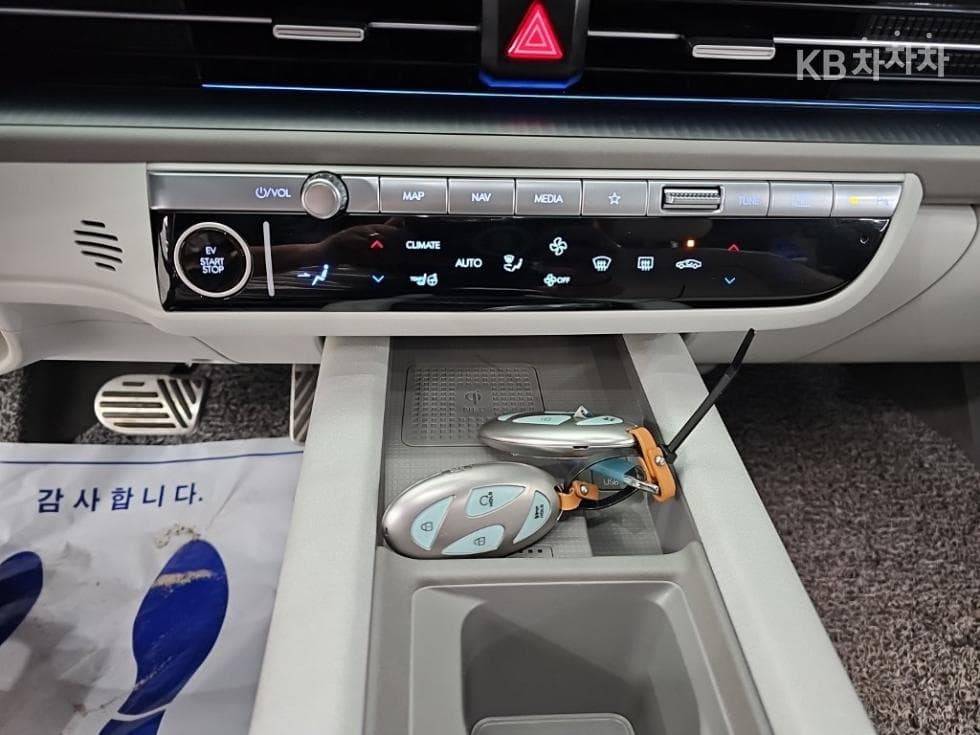 Hyundai IONIQ 6(CE)Long Range AWD Exclusive Plus - 10