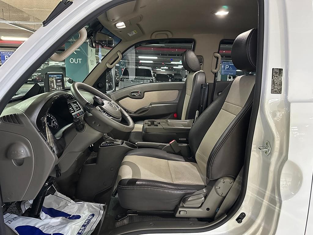 Hyundai Porter 2Extra Long Double Cab CRDi Premium - 7