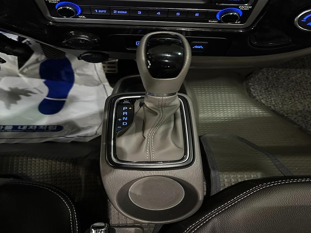 Hyundai Porter 2Extra Long Double Cab CRDi Premium - 13