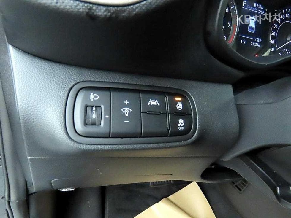 Hyundai VenueGasoline 1.6 Modern - 13