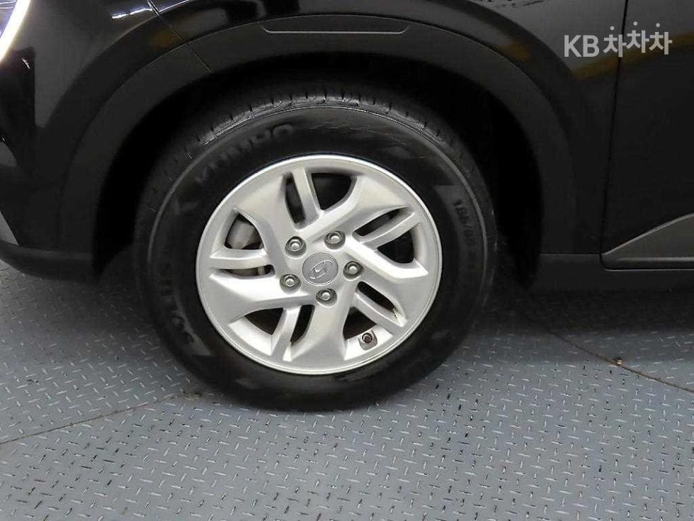Hyundai VenueGasoline 1.6 Modern - 19