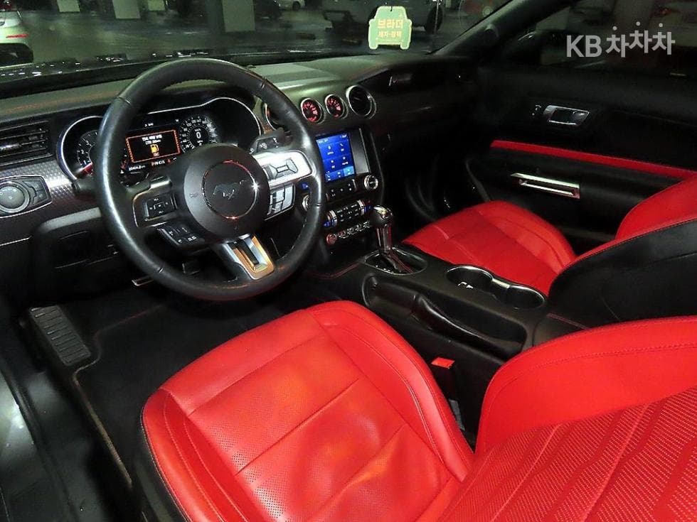 Ford 머스탱GT Convertible - 12
