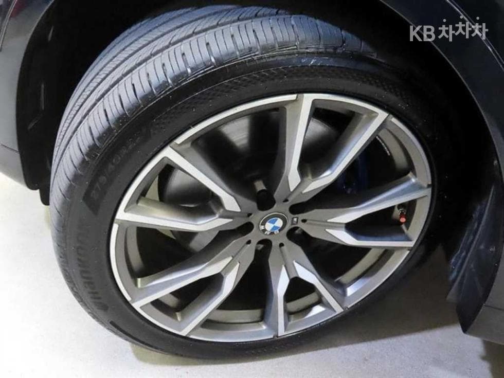 BMW X7(G07)M50i Standard - 20