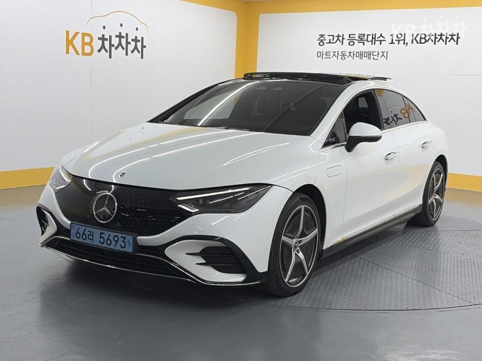 Mercedes-Benz EQE (V295) EQE 350 4Matic Standard - Image 1