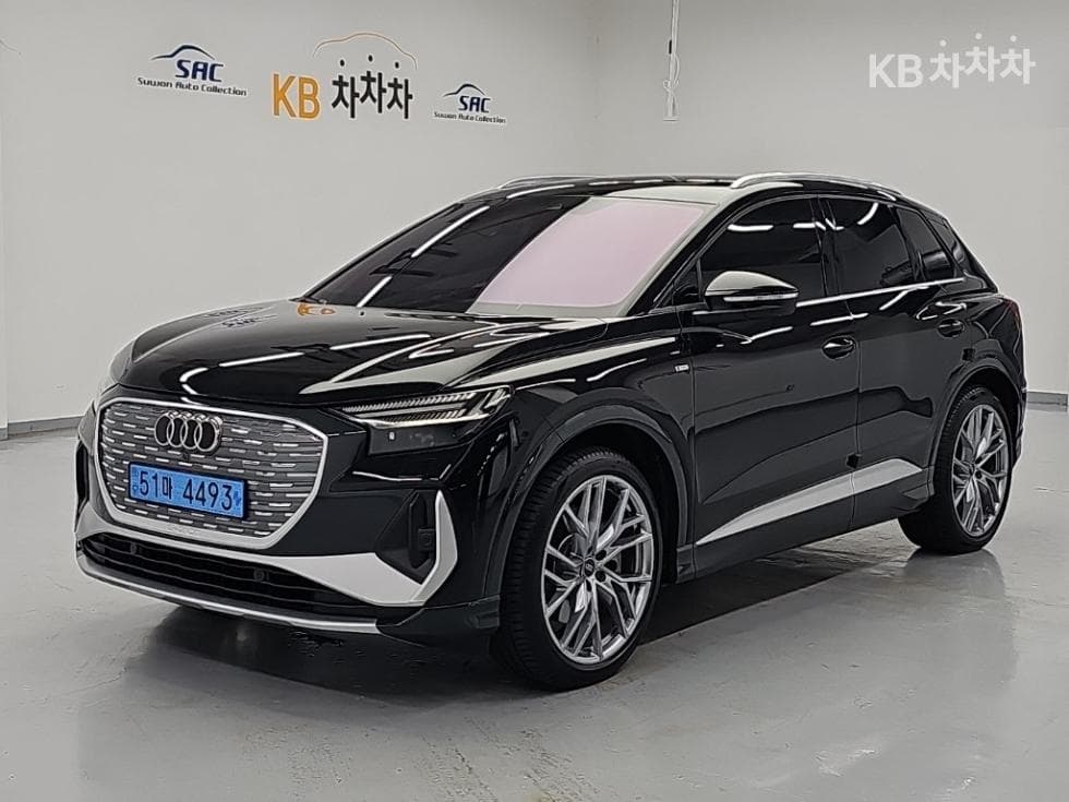 Audi Q4 e-tron 45 Premium - Image 1
