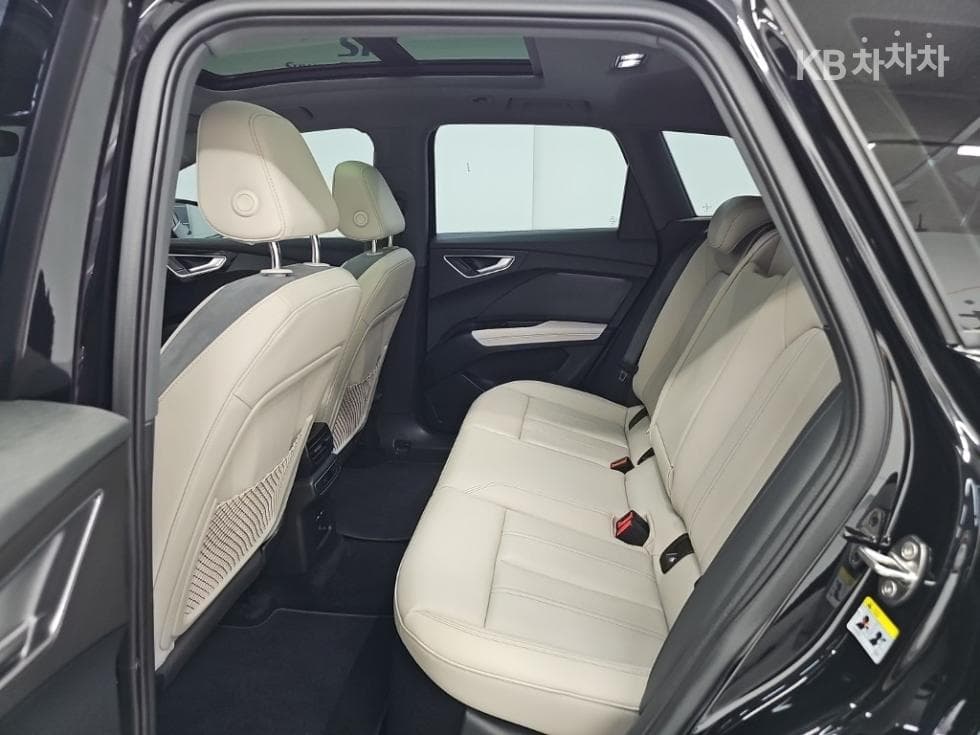 Audi Q4 e-tron45 Premium - 12