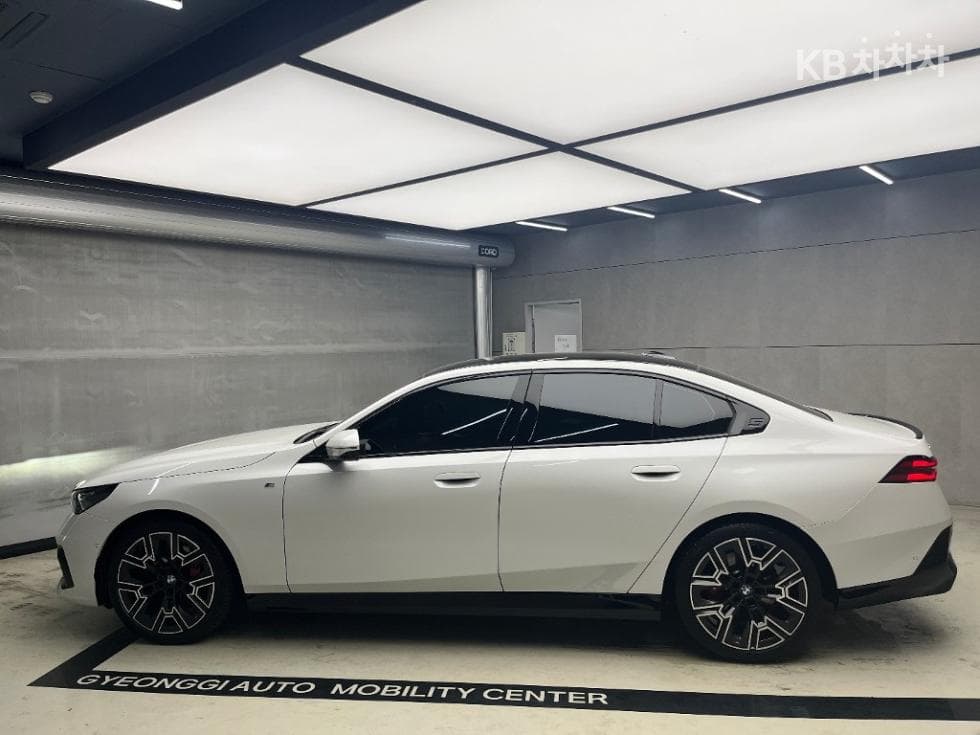 BMW Нов5 Серия(G60)530i xDrive M Sport Pro SE - 4