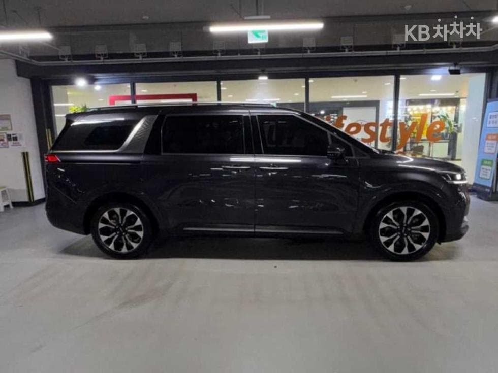 Kia Carnival 4th generationG3.5 GDI 9-seater Signature - 3
