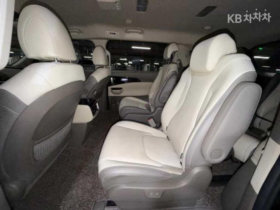 Kia Carnival 4th generationG3.5 GDI 9-seater Signature - 7