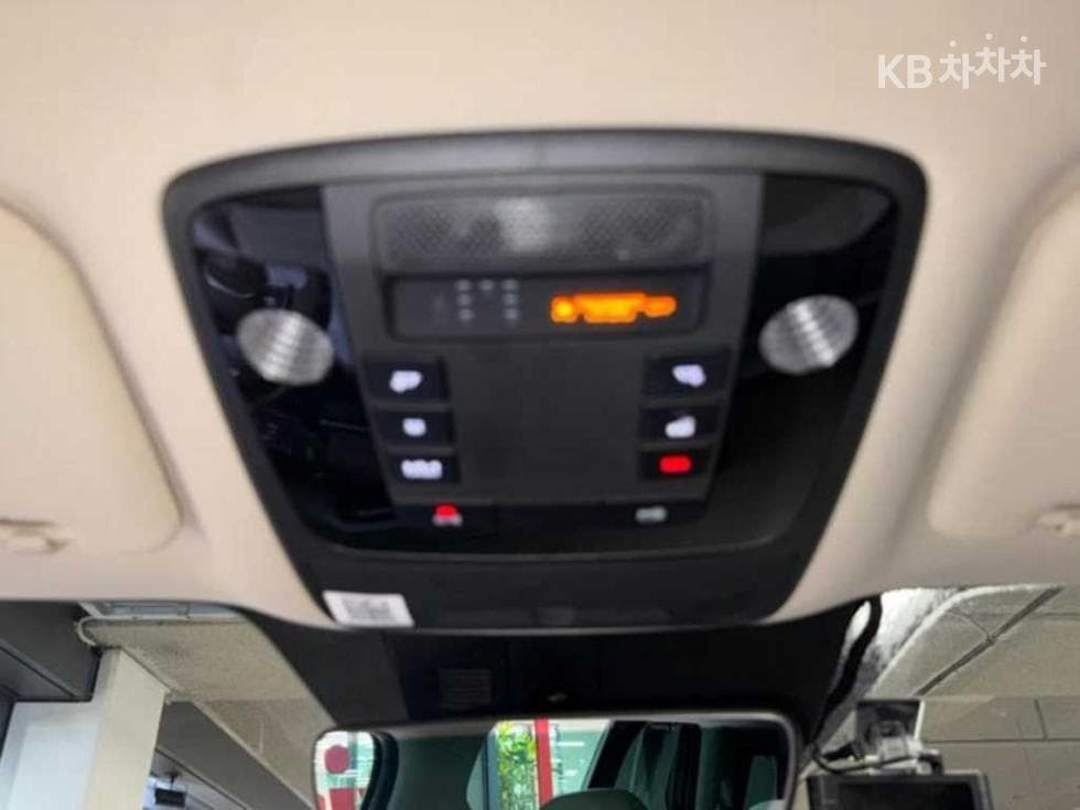 Kia Carnival 4th generationG3.5 GDI 9-seater Signature - 16