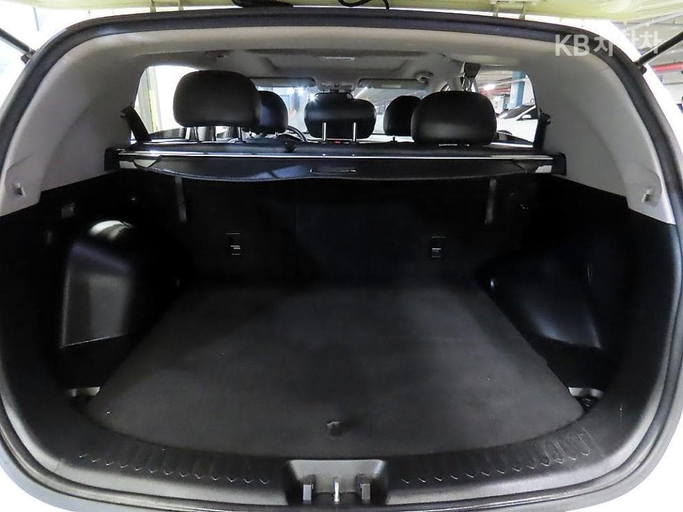 Kia Sportage R2WD Diesel LIMITED - 17