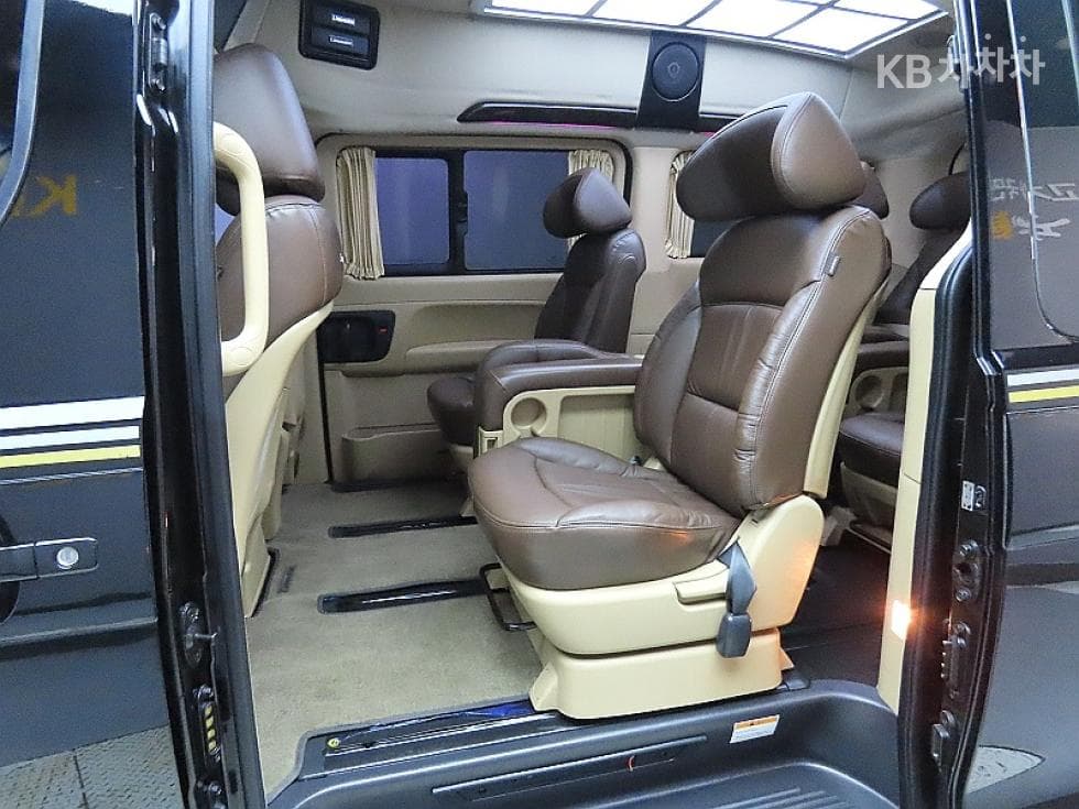 Hyundai Grand Starex11-seater Limousine VIP 팩 - 11