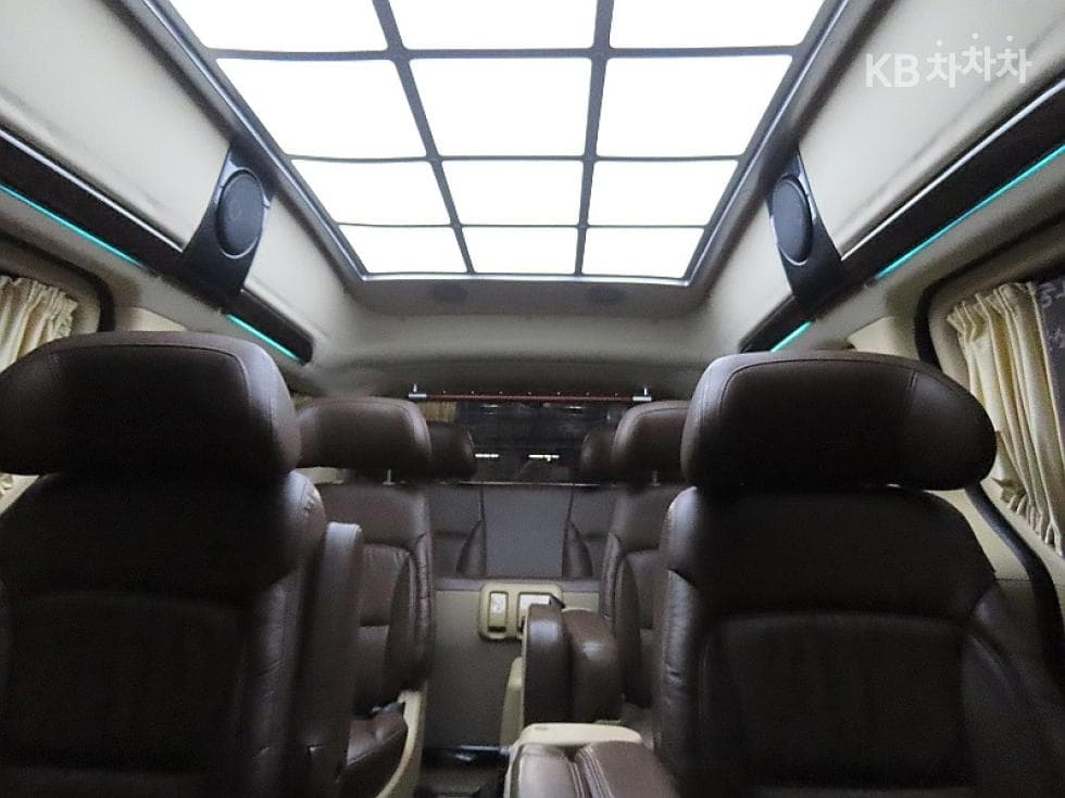 Hyundai Grand Starex11-seater Limousine VIP 팩 - 12