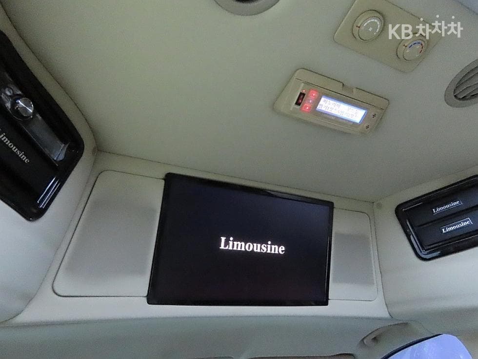 Hyundai Grand Starex11-seater Limousine VIP 팩 - 18
