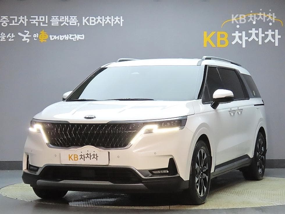 Kia Carnival 4th generation D2.2 9-seater Noblesse - Image 1