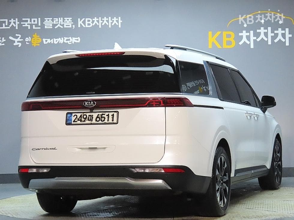 Kia Carnival 4th generationD2.2 9-seater Noblesse - 2