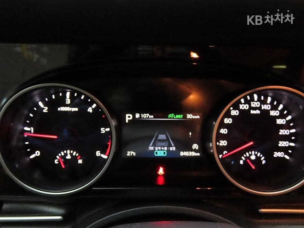 Kia Carnival 4th generationD2.2 9-seater Noblesse - 8