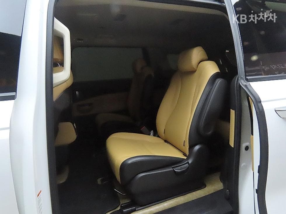 Kia Carnival 4th generationD2.2 9-seater Noblesse - 11