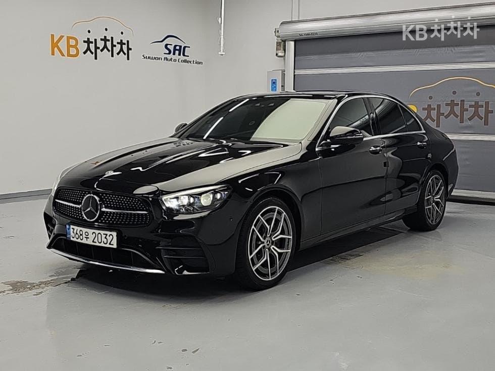 Mercedes-Benz E-Class (W213) E220d 4MATIC AMG Line - Image 1