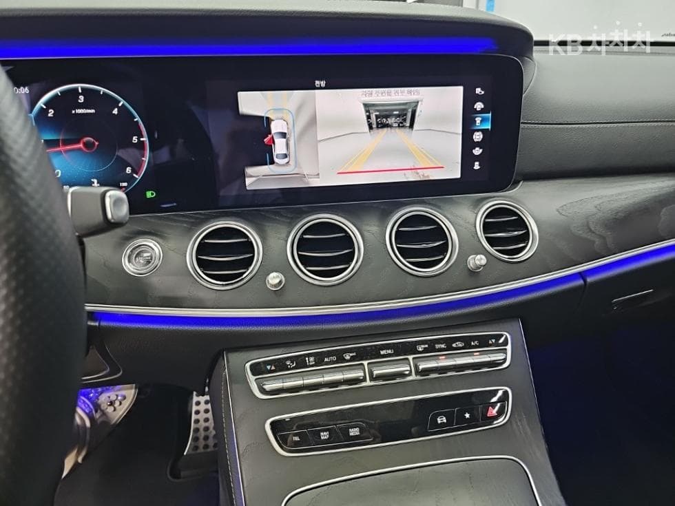 Mercedes-Benz E-Class (W213)E220d 4MATIC AMG Line - 10