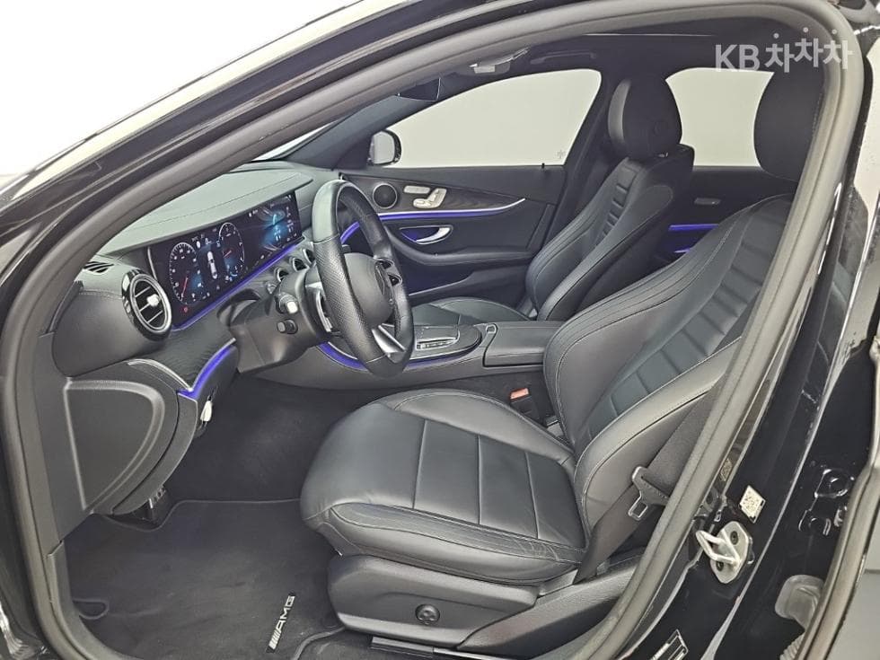 Mercedes-Benz E-Class (W213)E220d 4MATIC AMG Line - 11