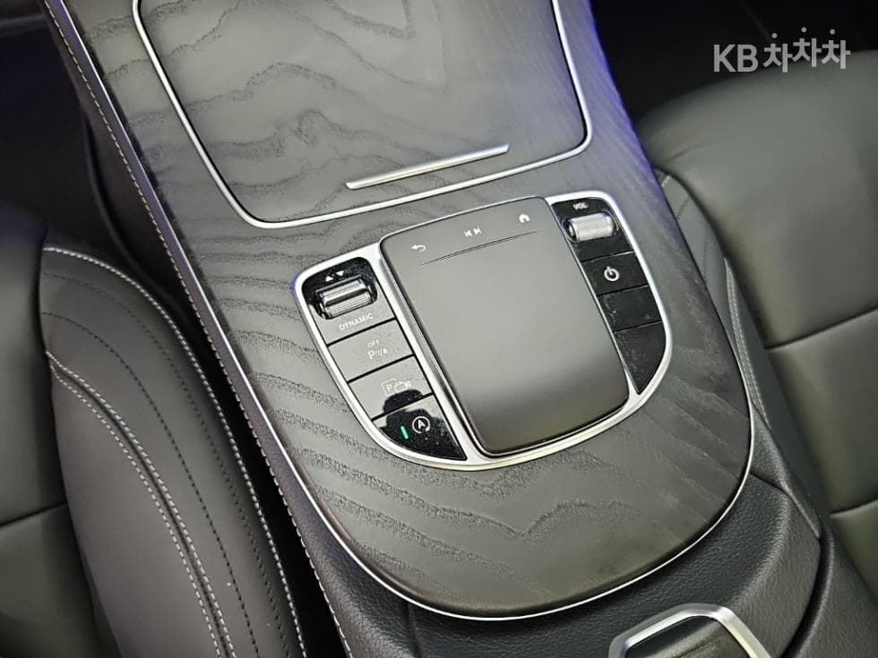 Mercedes-Benz E-Class (W213)E220d 4MATIC AMG Line - 17